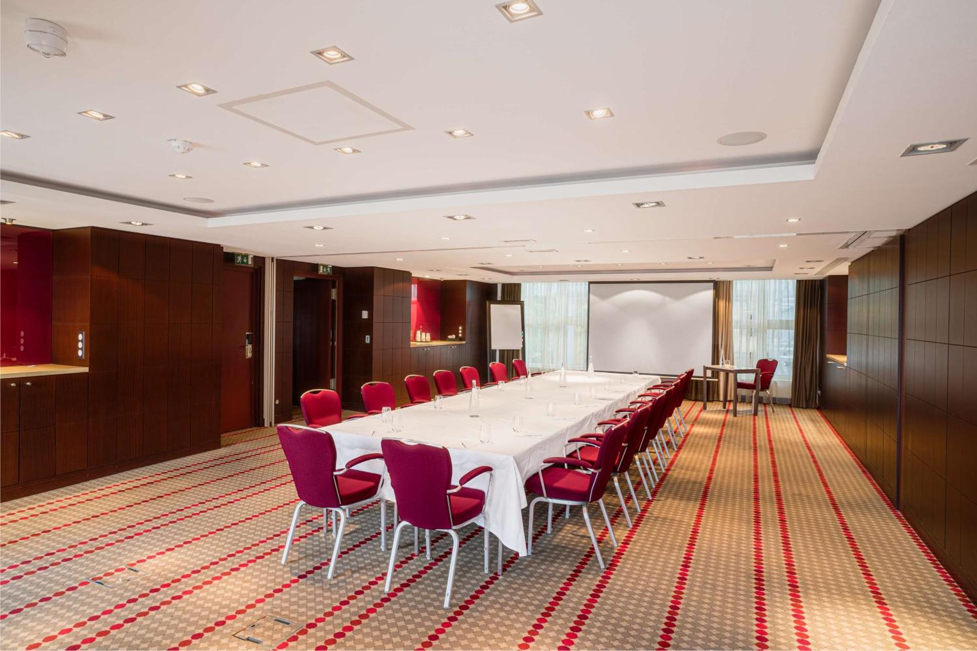 Van Der Valk Hotel Paris Cdg Airport รัวซี-อ็อง-ฟรองซ์ ภายนอก รูปภาพ