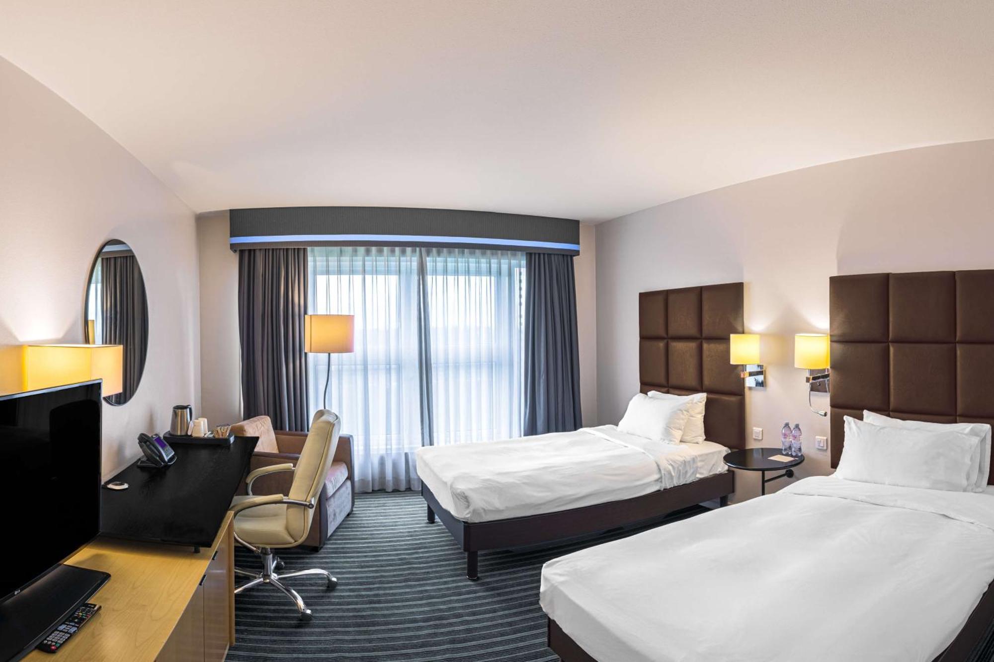 Van Der Valk Hotel Paris Cdg Airport รัวซี-อ็อง-ฟรองซ์ ภายนอก รูปภาพ